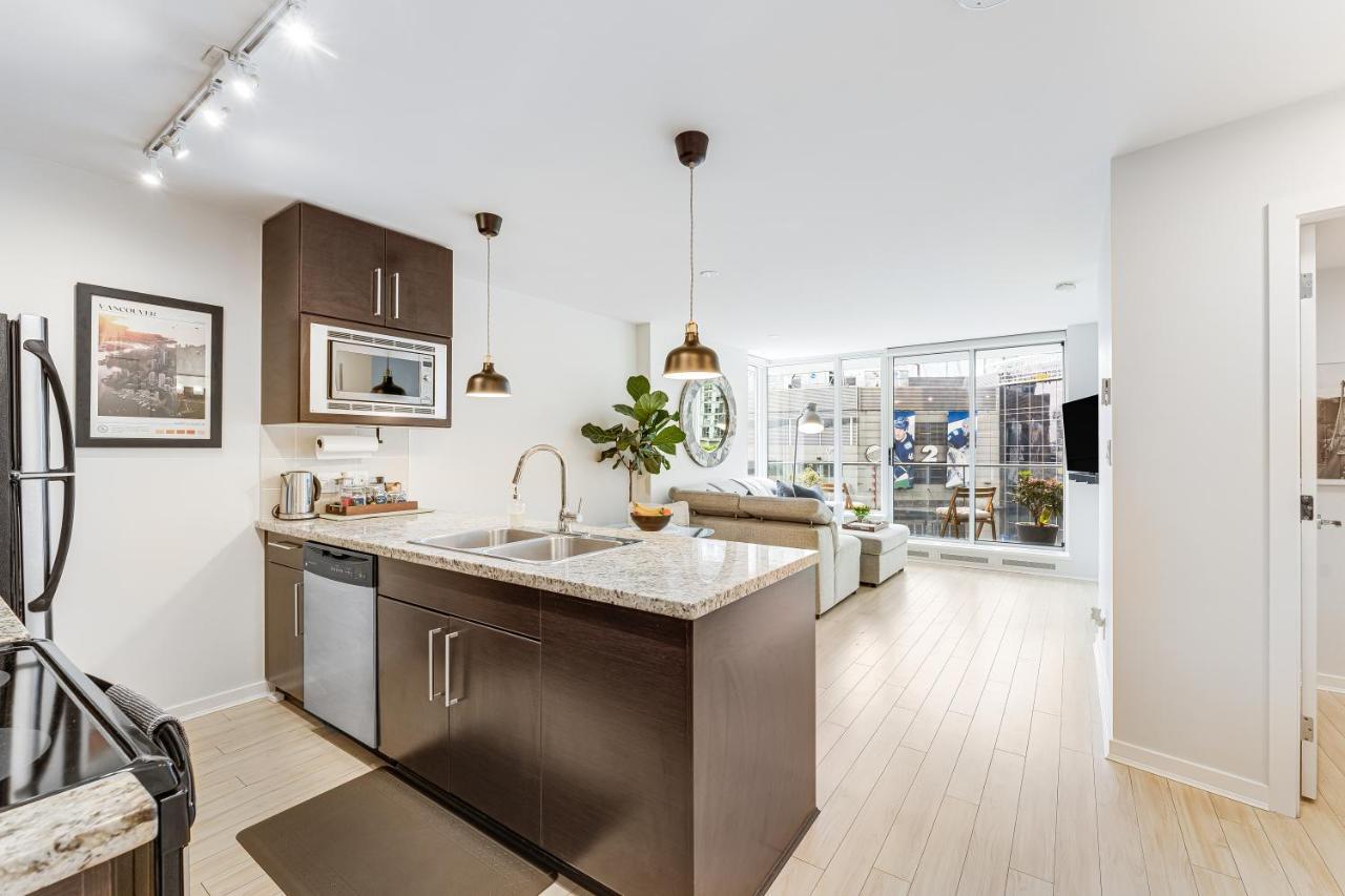 Heart Of Downtown 1 Bd Entire Condo - Pool, Gym, Parking, Office, Ac Vancouver Exterior photo