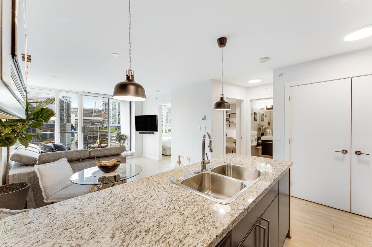 Heart Of Downtown 1 Bd Entire Condo - Pool, Gym, Parking, Office, Ac Vancouver Exterior photo