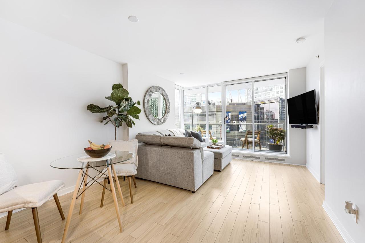 Heart Of Downtown 1 Bd Entire Condo - Pool, Gym, Parking, Office, Ac Vancouver Exterior photo