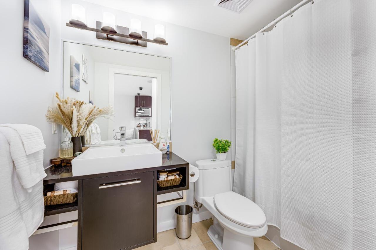 Heart Of Downtown 1 Bd Entire Condo - Pool, Gym, Parking, Office, Ac Vancouver Exterior photo