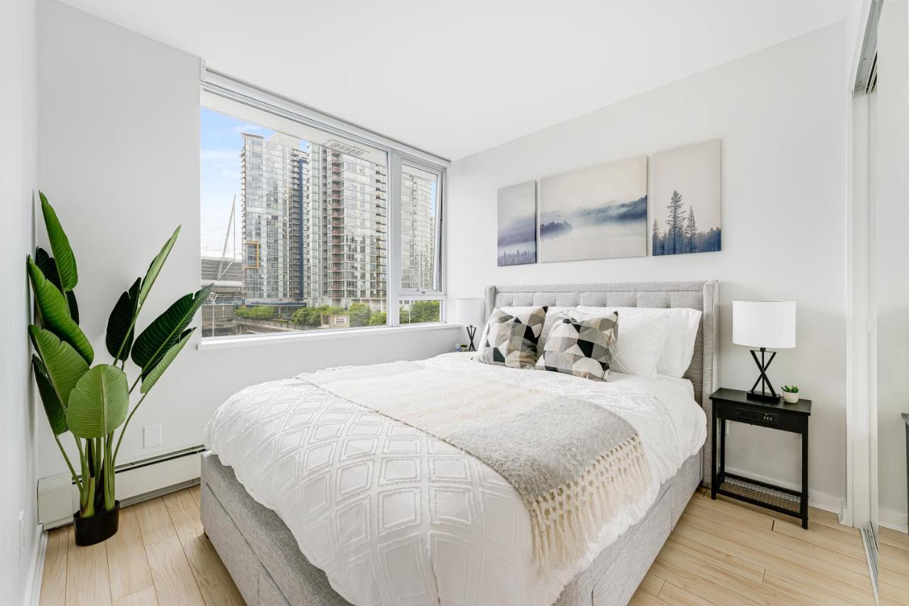 Heart Of Downtown 1 Bd Entire Condo - Pool, Gym, Parking, Office, Ac Vancouver Exterior photo